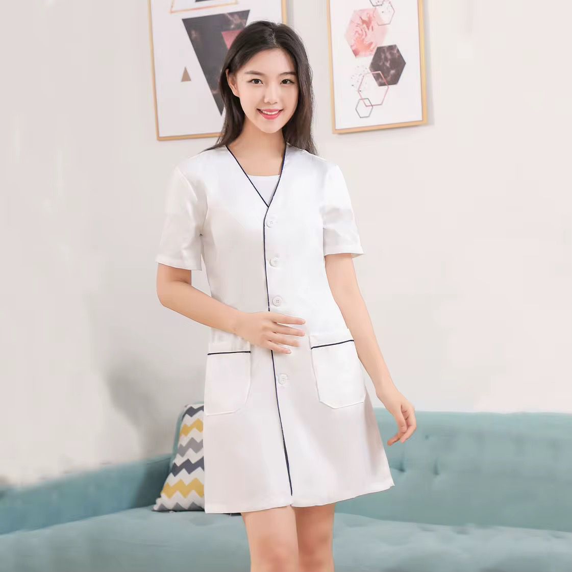 ab2a9202-a206-4ca9-8d2e-7b58b653af49 White robe - Image 1